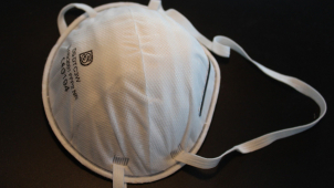 Nové opatření: zákaz vnitřních akcí na stání nad 10 lidí