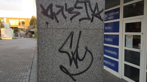 Umělec si vybil zlost na uzavřeném sportovním centru