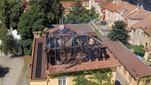 V Prostějově shořela střecha domu v ulici Vápenice