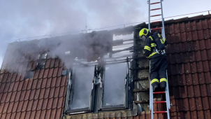 Požár prodejny motorek v Trnávce se obešel bez zranění