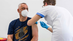 Očkování v kraji pokračuje, první dávku dostal i hejtman Suchánek