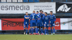 Sigmu čeká hned na úvod anglický týden