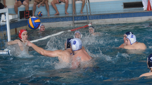 Vodní pólisté bojovali s Kometou a Hradcem