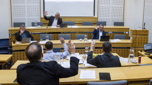 Krajští zastupitelé budou rozdělovat ušetřené stovky milionů