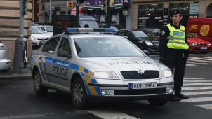 Policejní kontrola cizinců: Jedni neměli povolení a druzí předložili padělané doklady