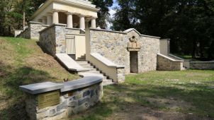 Po desetiletích hotovo! Jihoslovanské mauzoleum jen svítí