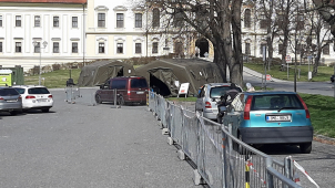 Ředitel vojenské nemocnice: Testování je teď velmi intenzivní