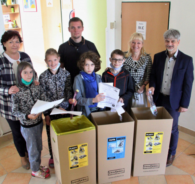 Papírové boxy podpoří třídění v olomouckých školách
