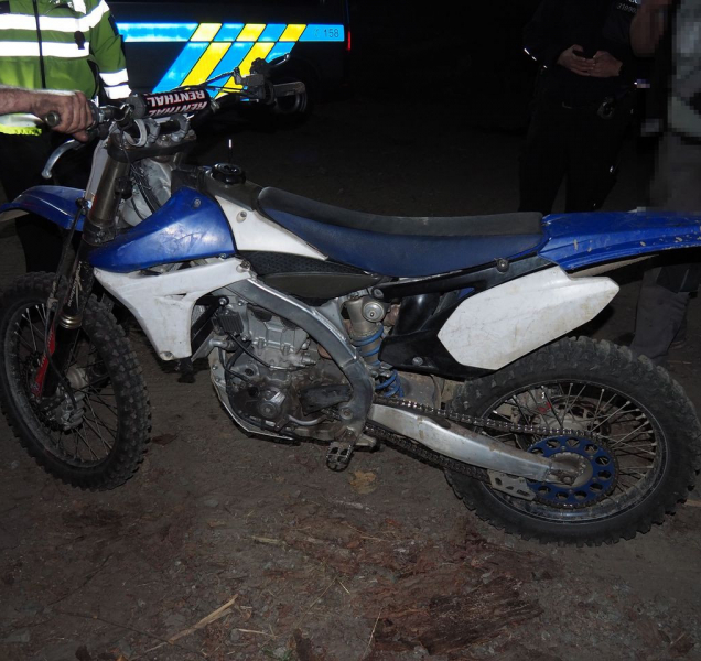 V lese u Rejchartic se zranil motorkář