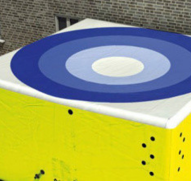 Hasiči dostali novou seskokovou matraci, přispělo na ni město