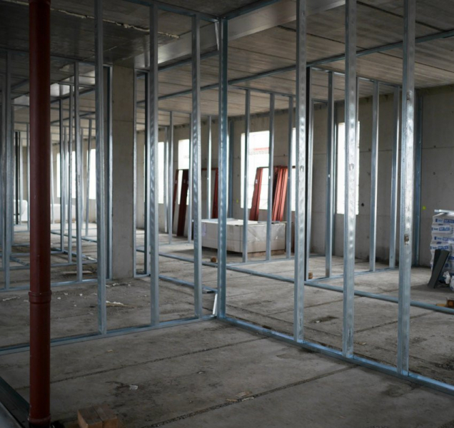 Stavba nové interny ve Šternberku pokračuje