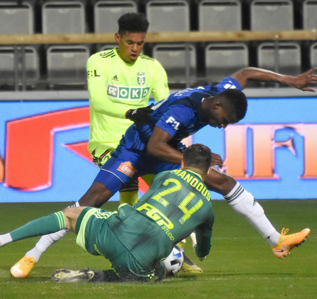 Mandous zářil, pan Božský má pátou nulu