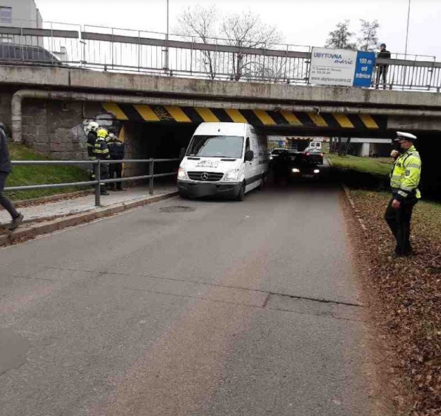 Myší díru v Olomouci ucpala dodávka, místo už je průjezdné