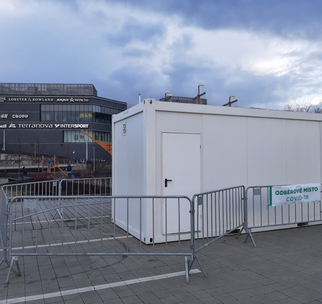 Parkoviště u Šantovky se proměnilo v testovací centrum na covid