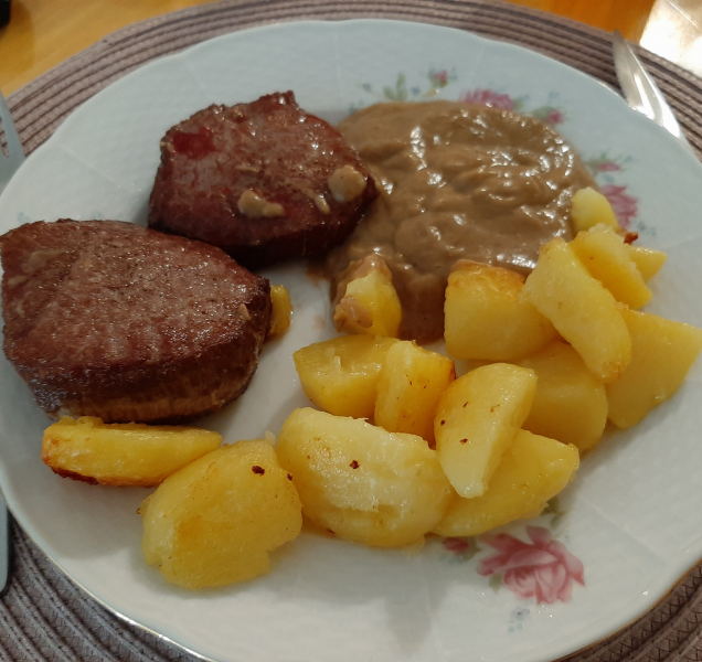 Vaříme s Večerníkem: Hovězí steak s hořčičnou omáčkou