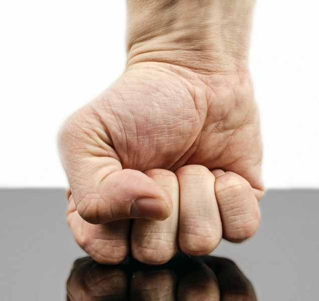 Útočník zlomil své oběti nos, hrozí mu tři roky vězení