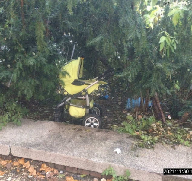 V odloženém kočárku byl naštěstí jen nepořádek