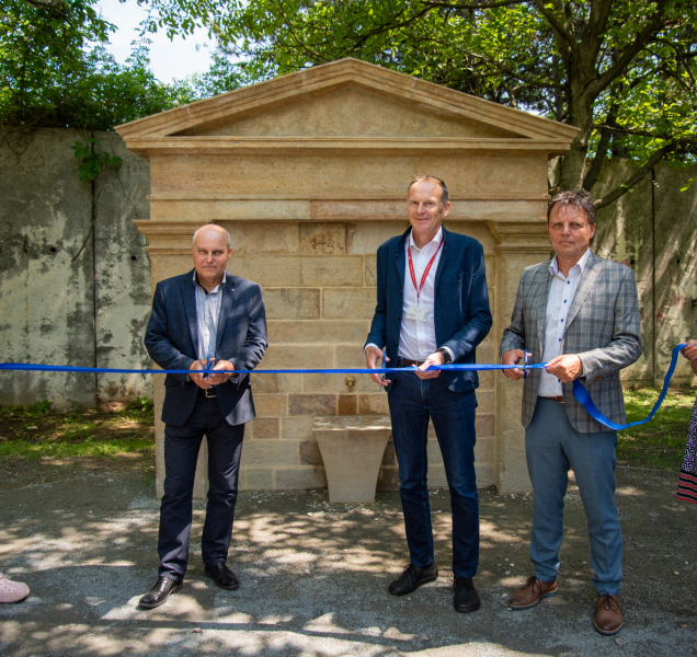 Historický portál s pitnou vodou v areálu nemocnice obnoven