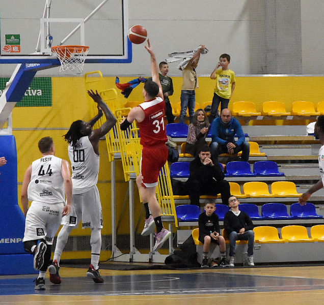 Basketbalisté BK REDSTONE prohráli v Nymburku