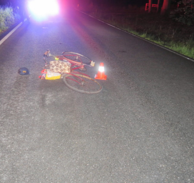 Opilý cyklista si ustlal uprostřed silnice