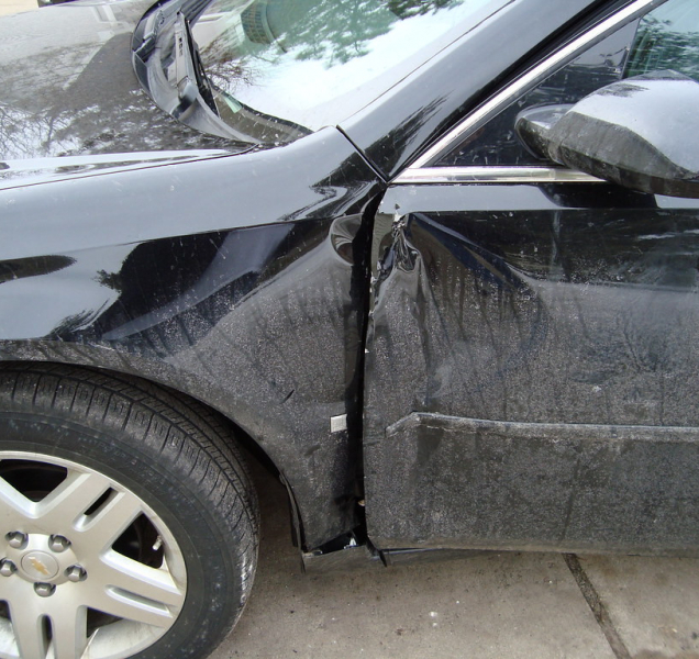 Sražená srna poničila dvě auta