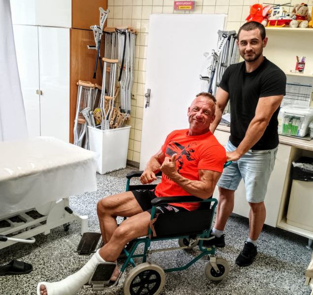 Cestu do Ameriky komplikují kulturistovi utržené šlachy