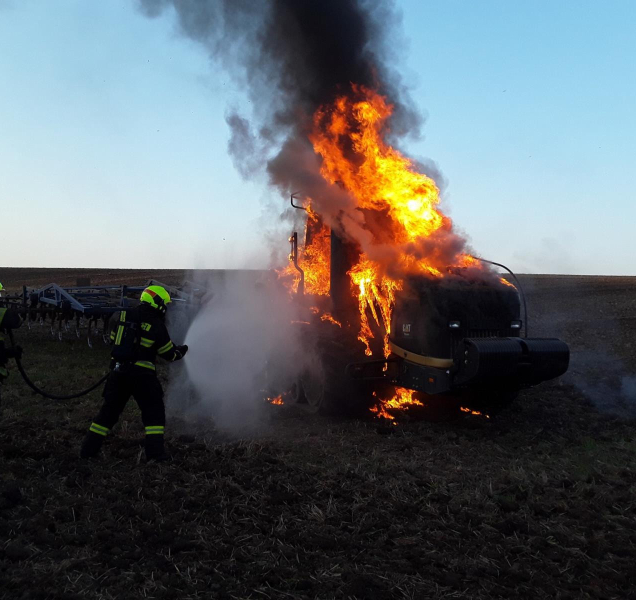 Na Prostějovsku během žní hořel traktor i kombajn