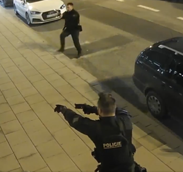 S nožem v ruce zaútočil na policisty