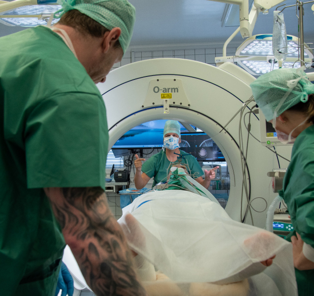 Olomoučtí neurochirurgové použili u pacienta mozkovou stimulaci