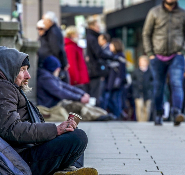 Peníze ani dary prý nepomohou. Bezdomovci mají mít motivaci