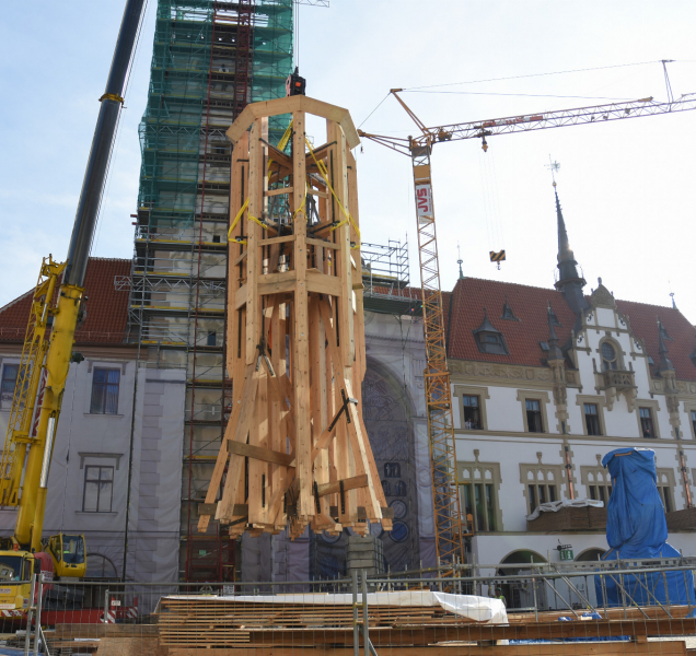 Olomoucká radnice postupně dostává zpět svou špici