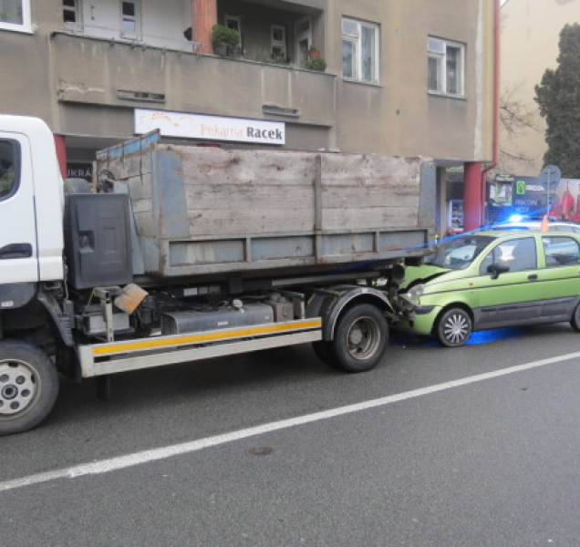 Opilá seniorka bourala v Přerově
