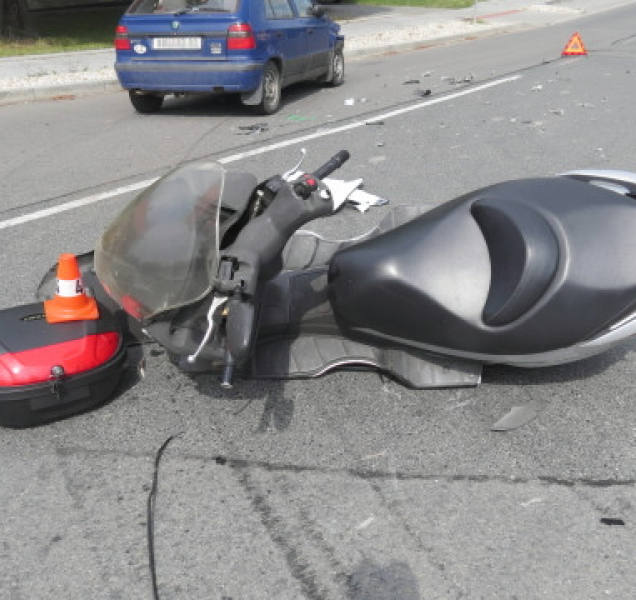 Motorkář u Vlkoše skončil na zemi