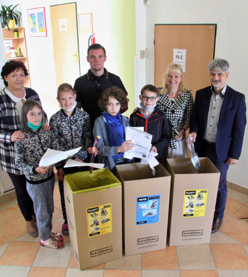 Papírové boxy podpoří třídění v olomouckých školách