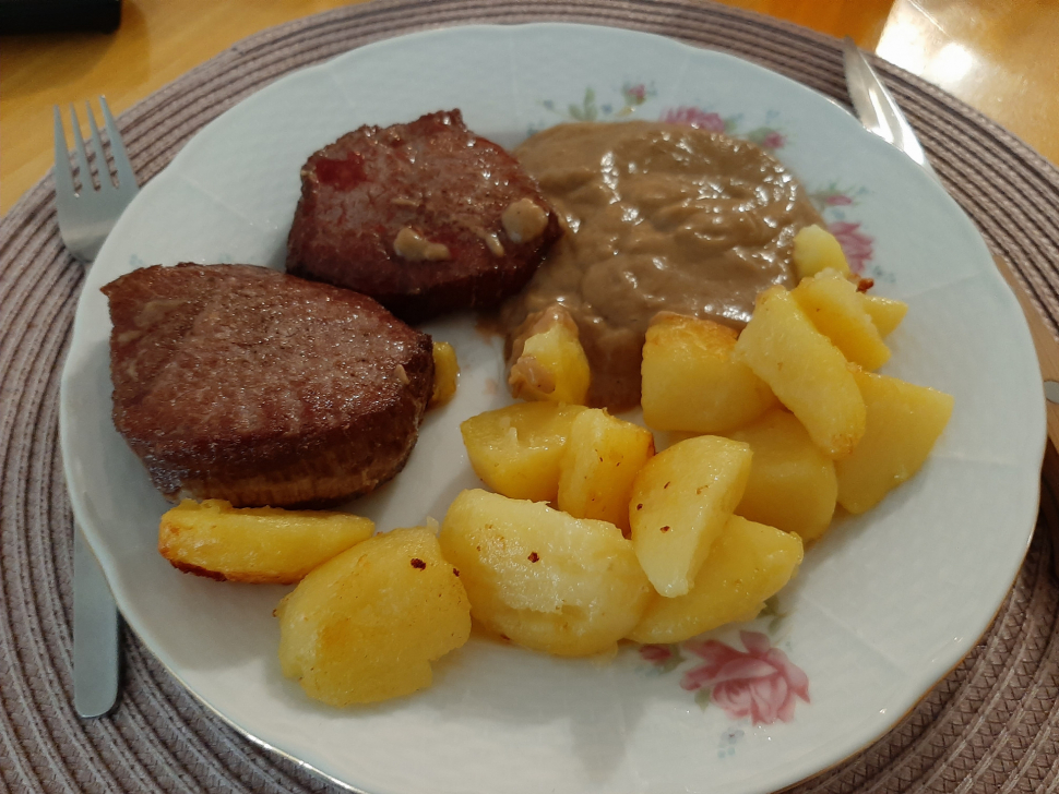 Vaříme s Večerníkem: Hovězí steak s hořčičnou omáčkou