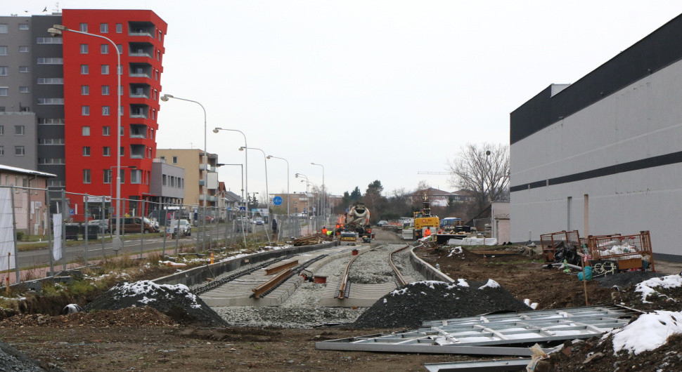 Práce na tramvajové trati pokračují