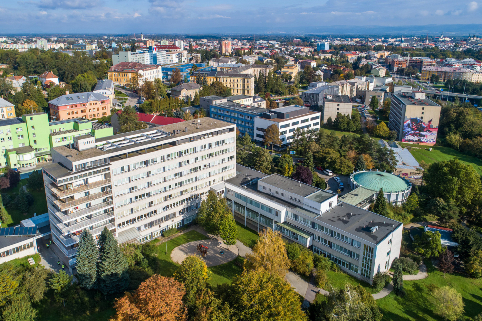 Hasič z Ukrajiny, který šlápl na minu, leží ve Fakultní nemocnici