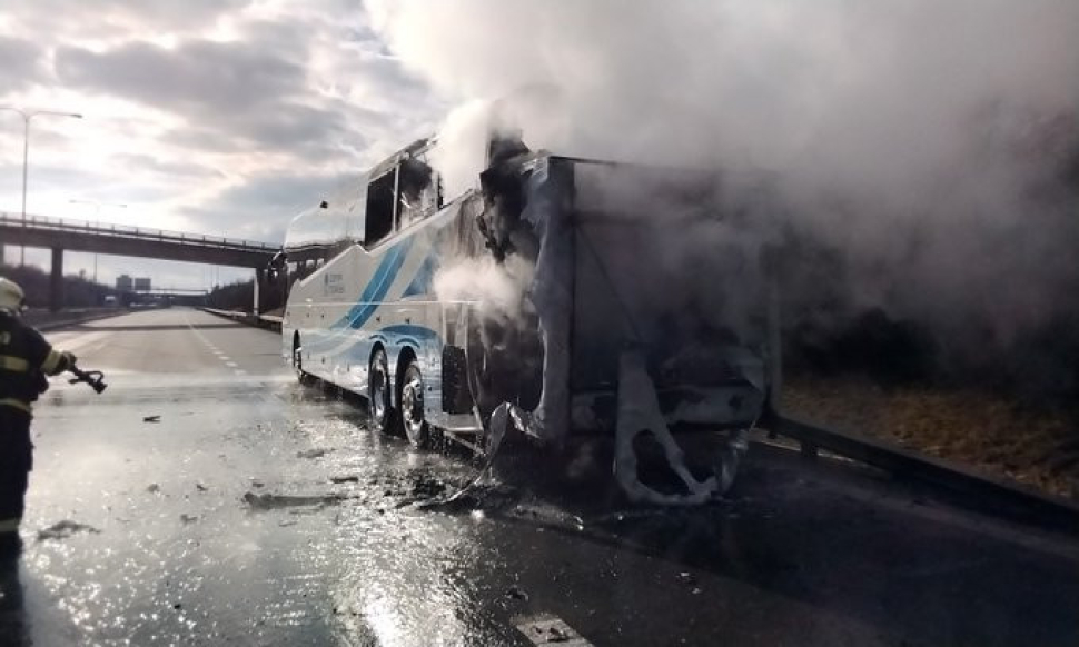 Mladí hokejisté na zápas nedojeli, po cestě jim shořel autobus