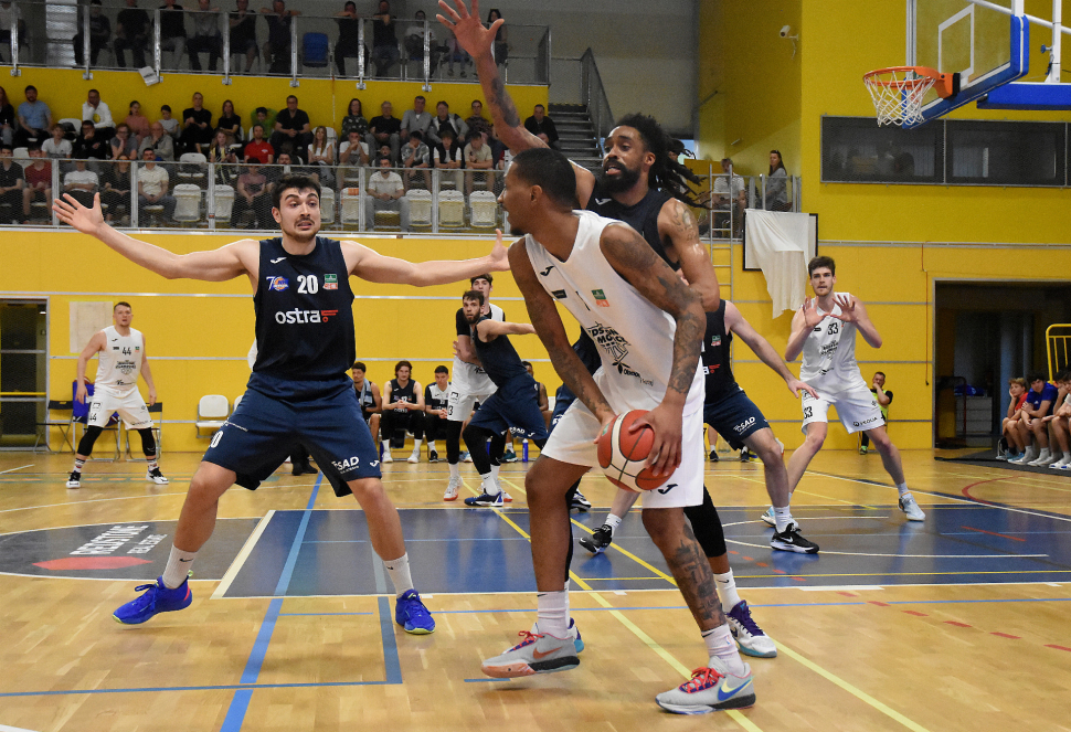 Basketbalisty BK REDSTONE čeká největší favorit na titul