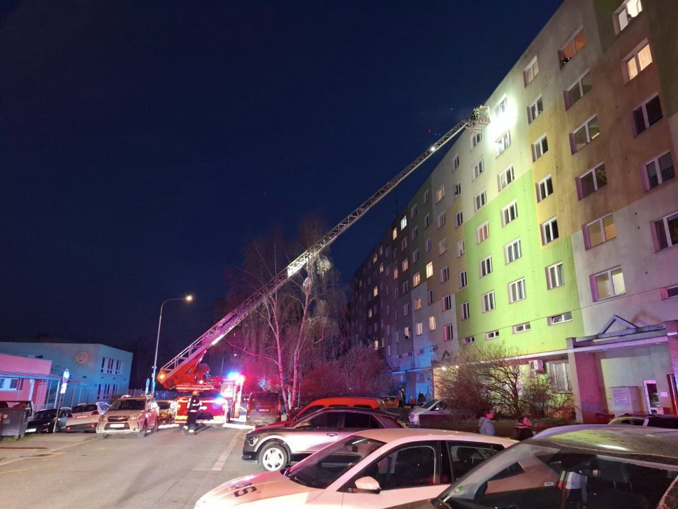 Požár balkonu na Nových Sadech zaměstnal hasiče