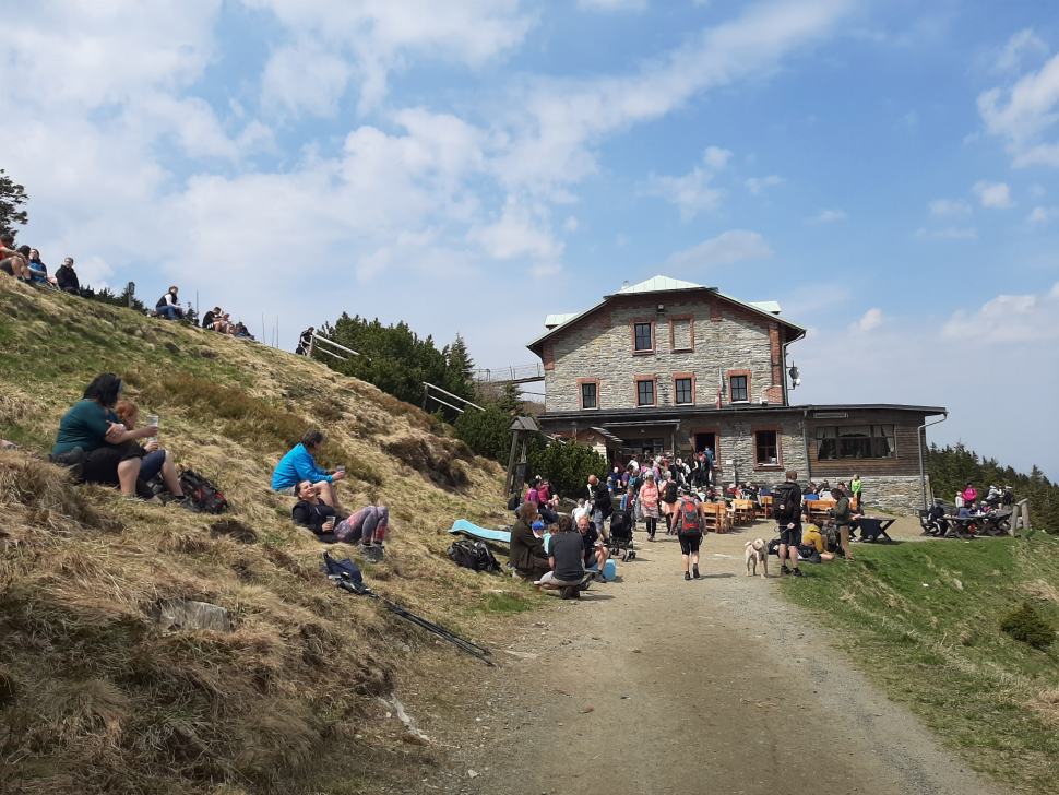 Turisté využili krásnou sobotu k výletu na jesenické hory